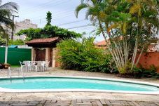 Casa em Caraguatatuba - Casa com piscina e churrasq na praia Martim de Sá