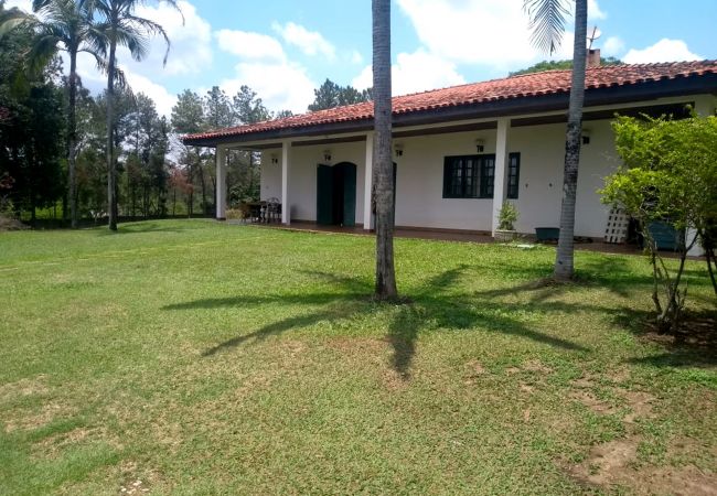 Casa em Itu - Bela Chácara com sauna, lareira e lazer em Itu/SP Casa em Itu - Bela Chácara com sauna, lareira e lazer em Itu/SP