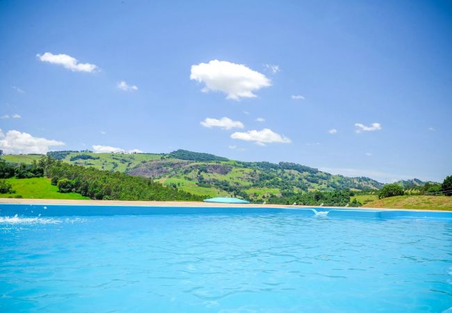 Casa em Socorro - Incrível chácara com piscina e Wi-Fi em Socorro/SP Casa em Socorro - Incrível chácara com piscina e Wi-Fi em Socorro/SP