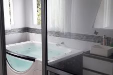 Casa em Bertioga - Casa c Piscina e Jacuzzi a 500m da Praia Guaratuba