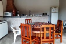 Casa em Serra Negra - NOVO: Quarto em pousada com piscina em Serra Negra