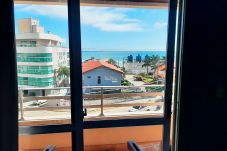 Apartamento em Florianópolis - NOVO: Apto a 47 metros da Praia de Bombas/SC