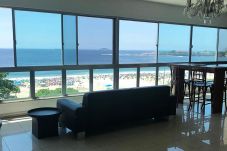 Apartamento em Rio de Janeiro - Apto com Wi-Fi em frente à Praia de Copacabana/RJ