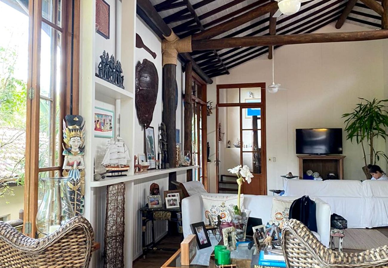Casa em São Sebastião - Ótima Casa com deck gourmet na Praia da Baleia/SP Casa em São Sebastião - Ótima Casa com deck gourmet na Praia da Baleia/SP