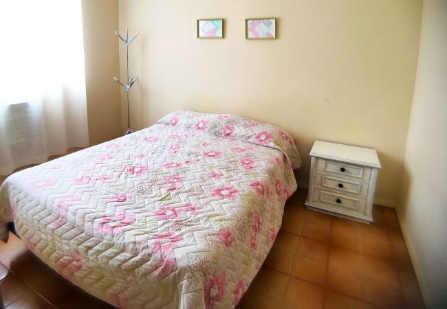 Apartamento em Cabo Frio - Apto com Wi-Fi a 5 min do mar em Cabo Frio/RJ Apartamento em Cabo Frio - Apto com Wi-Fi a 5 min do mar em Cabo Frio/RJ