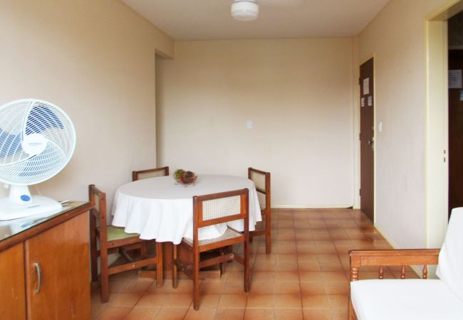 Apartamento em Cabo Frio - Apto com Wi-Fi a 5 min do mar em Cabo Frio/RJ Apartamento em Cabo Frio - Apto com Wi-Fi a 5 min do mar em Cabo Frio/RJ