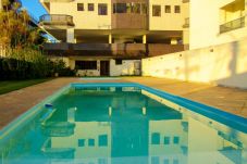 Apartamento em Cabo Frio - Apto incrível c Wi-Fi e piscina em Cabo Frio/RJ