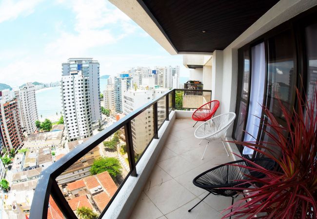 Apartamento em Guarujá - Triplex a 260m da Praia das Astúrias - Guarujá/SP