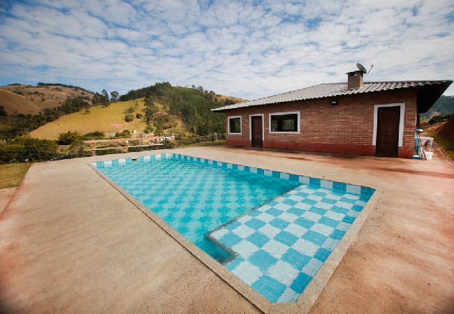 Casa em Joanópolis - Chácara c piscina e vista para Cach. dos Pretos/SP
