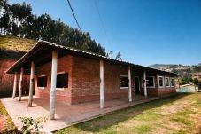 Casa em Joanópolis - Chácara c/ Piscina e Vista p/ Cachoeira dos Pretos