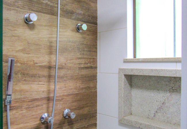 Casa em Camaçari - Casa c ótima infraestrutura e piscina, Camaçari/BA Casa em Camaçari - Casa c ótima infraestrutura e piscina, Camaçari/BA