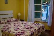 Casa em Campos do Jordão - Refúgio Familiar com Piscina, Lareira e Quadra