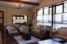 Casa em Campos do Jordão - Refúgio Familiar com Piscina, Lareira e Quadra