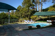 Casa em Campos do Jordão - Refúgio Familiar com Piscina, Lareira e Quadra
