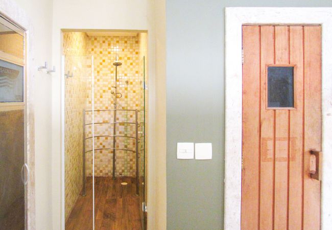 Apartamento em Guarujá - Ótimo Apto a 200m - Praia das Pitangueiras/Guarujá Apartamento em Guarujá - Ótimo Apto a 200m - Praia das Pitangueiras/Guarujá