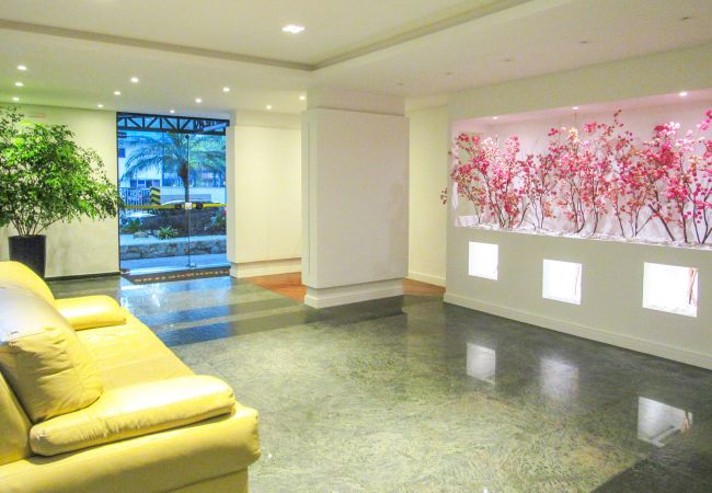 Apartamento em Guarujá - Ótimo Apto a 200m - Praia das Pitangueiras/Guarujá Apartamento em Guarujá - Ótimo Apto a 200m - Praia das Pitangueiras/Guarujá