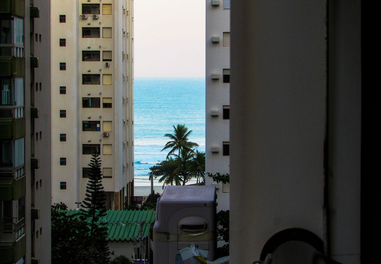 Apartamento em Guarujá - Ótimo Apto a 200m - Praia das Pitangueiras/Guarujá Apartamento em Guarujá - Ótimo Apto a 200m - Praia das Pitangueiras/Guarujá
