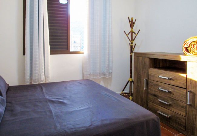 Apartamento em Guarujá - Apto a 200 m da Praia das Pitangueiras-Guarujá/SP Apartamento em Guarujá - Apto a 200 m da Praia das Pitangueiras-Guarujá/SP