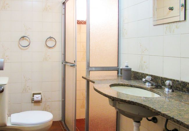 Apartamento em Guarujá - Apto a 200 m da Praia das Pitangueiras-Guarujá/SP Apartamento em Guarujá - Apto a 200 m da Praia das Pitangueiras-Guarujá/SP