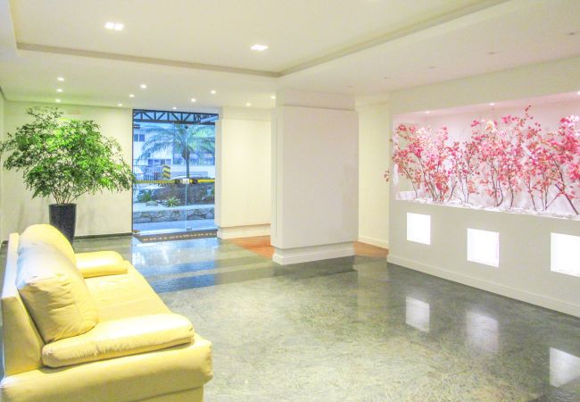 Apartamento em Guarujá - Apto a 200 m da Praia das Pitangueiras-Guarujá/SP Apartamento em Guarujá - Apto a 200 m da Praia das Pitangueiras-Guarujá/SP