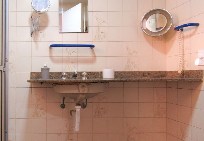 Apartamento em Guarujá - Apto a 200 m da Praia das Pitangueiras-Guarujá/SP Apartamento em Guarujá - Apto a 200 m da Praia das Pitangueiras-Guarujá/SP