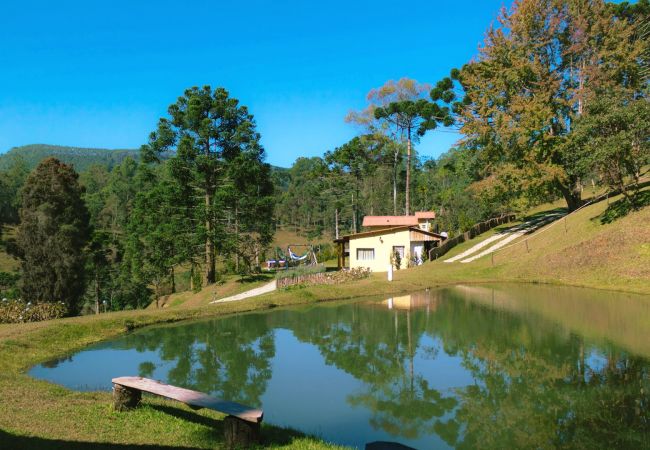 Casa em Piranguçu - Linda Casa de campo c lazer próx Camp.do Jordão/SP Casa em Piranguçu - Linda Casa de campo c lazer próx Camp.do Jordão/SP