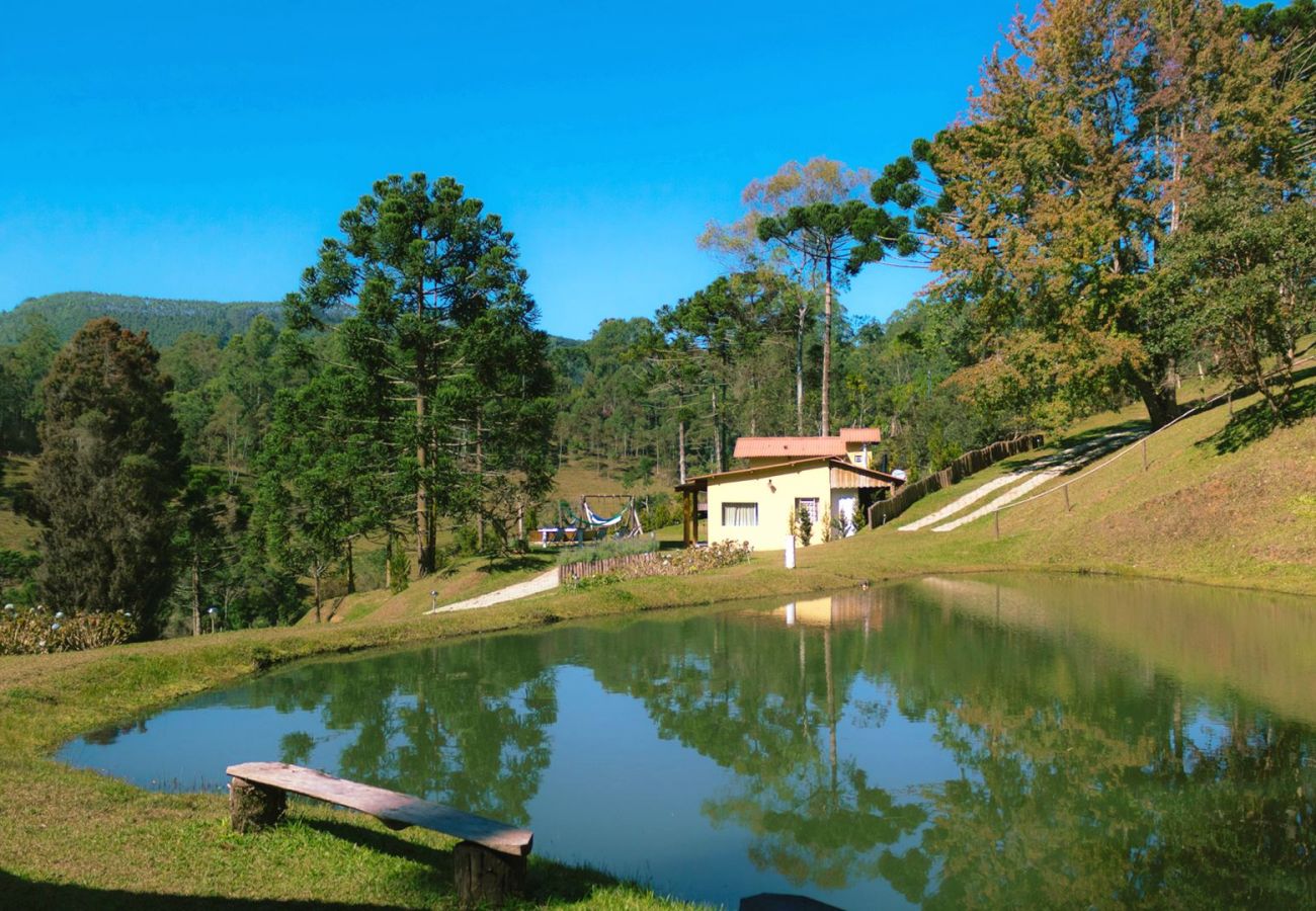 Casa em Piranguçu - Linda Casa de campo c lazer próx Camp.do Jordão/SP Casa em Piranguçu - Linda Casa de campo c lazer próx Camp.do Jordão/SP