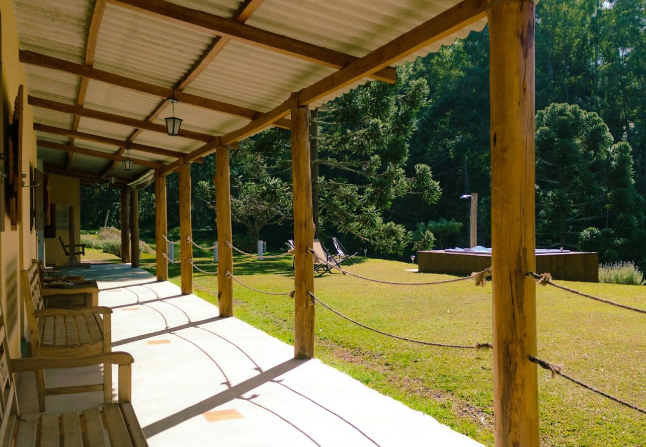 Casa em Piranguçu - Linda Casa de campo c lazer próx Camp.do Jordão/SP Casa em Piranguçu - Linda Casa de campo c lazer próx Camp.do Jordão/SP