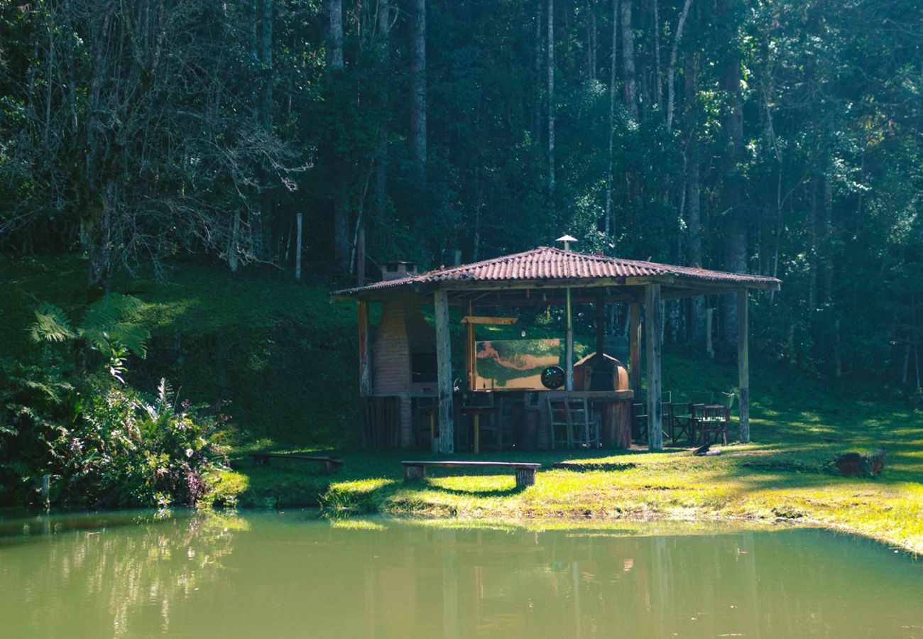 Casa em Piranguçu - Linda Casa de campo c lazer próx Camp.do Jordão/SP Casa em Piranguçu - Linda Casa de campo c lazer próx Camp.do Jordão/SP