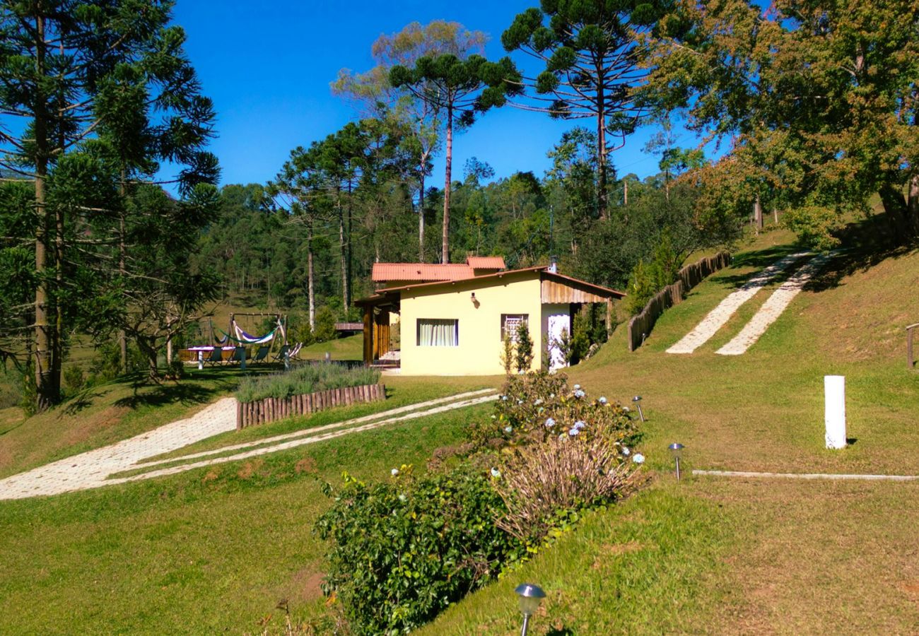 Casa em Piranguçu - Linda Casa de campo c lazer próx Camp.do Jordão/SP Casa em Piranguçu - Linda Casa de campo c lazer próx Camp.do Jordão/SP
