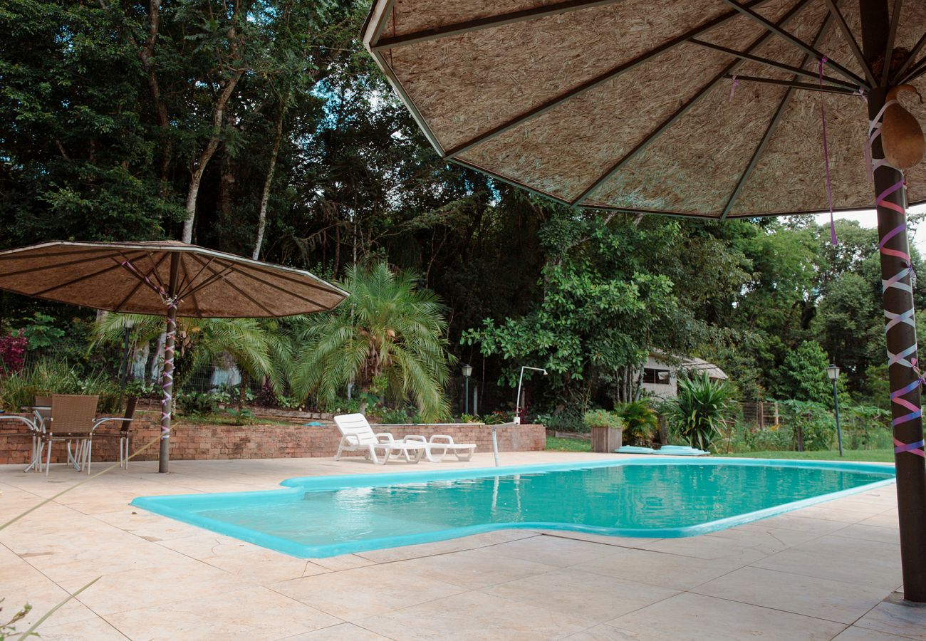 Casa em Cascavel - Casa de Campo com Piscina e lazer em Cascavel/PR