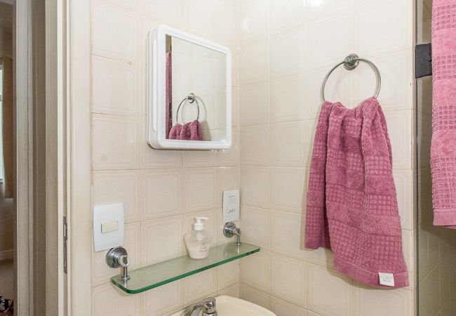 Apartamento em Rio de Janeiro - Apto com WiFi e ótima localização, Laranjeiras/RJ Apartamento em Rio de Janeiro - Apto com WiFi e ótima localização, Laranjeiras/RJ