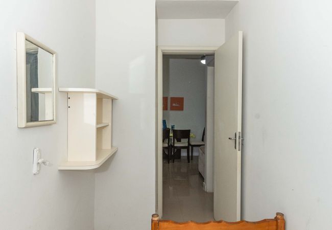 Apartamento em Rio de Janeiro - Apto com WiFi e ótima localização, Laranjeiras/RJ Apartamento em Rio de Janeiro - Apto com WiFi e ótima localização, Laranjeiras/RJ