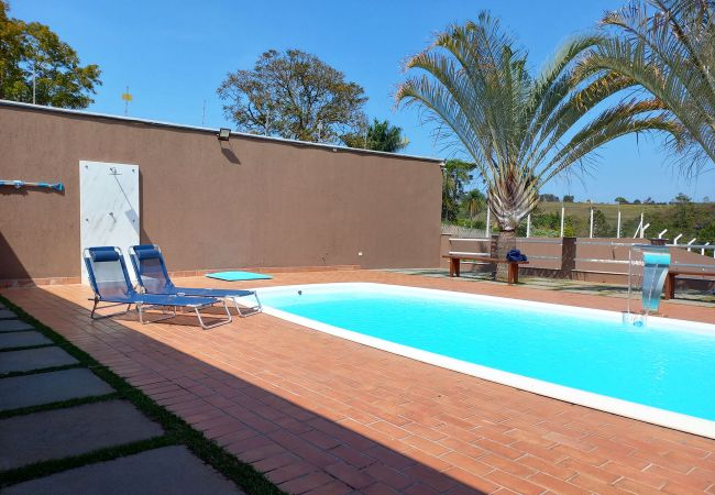 Casa em Jarinu - Chácara com lazer e piscina climatizada Jarinu/SP Casa em Jarinu - Chácara com lazer e piscina climatizada Jarinu/SP