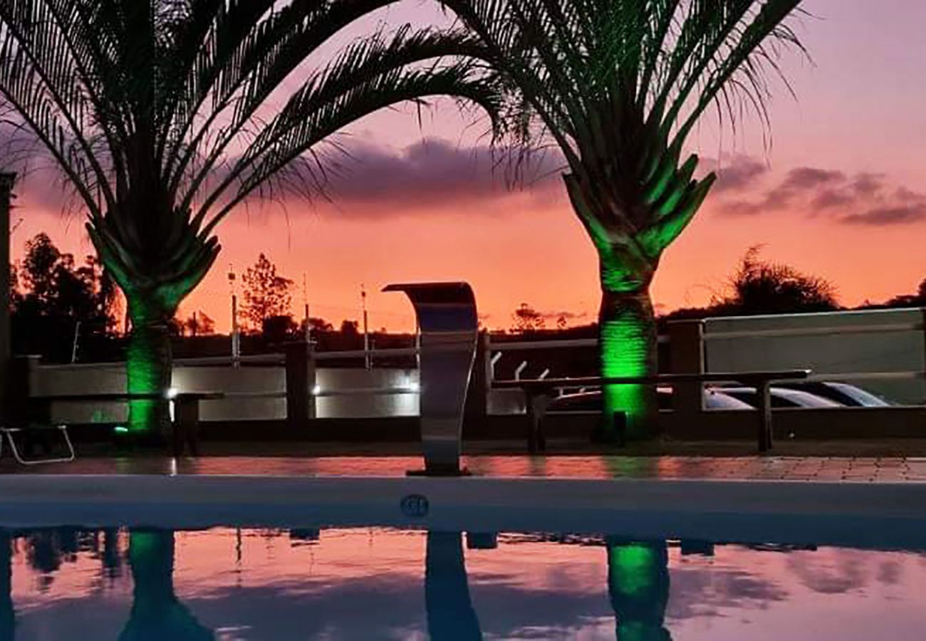 Casa em Jarinu - Chácara com lazer e piscina climatizada Jarinu/SP Casa em Jarinu - Chácara com lazer e piscina climatizada Jarinu/SP
