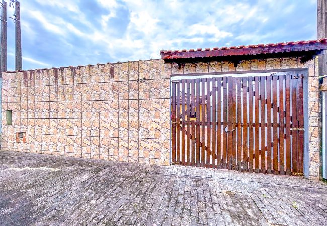 Casa em Praia Grande - Casa c churrasqueira próx à Praia Jardim Real/SP Casa em Praia Grande - Casa c churrasqueira próx à Praia Jardim Real/SP