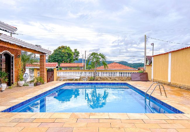 Casa em Atibaia - Chácara elegante com piscina e lazer em Atibaia/SP Casa em Atibaia - Chácara elegante com piscina e lazer em Atibaia/SP