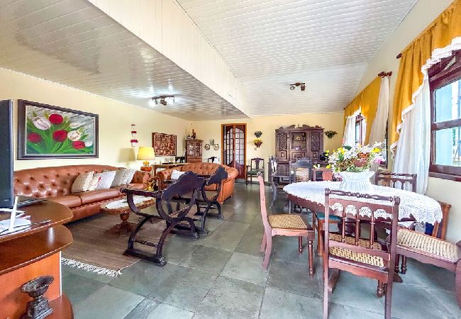 Casa em Atibaia - Chácara elegante com piscina e lazer em Atibaia/SP Casa em Atibaia - Chácara elegante com piscina e lazer em Atibaia/SP