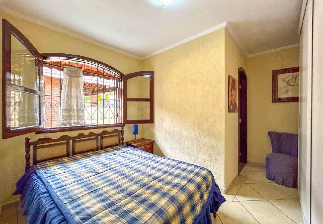 Casa em Atibaia - Chácara elegante com piscina e lazer em Atibaia/SP Casa em Atibaia - Chácara elegante com piscina e lazer em Atibaia/SP