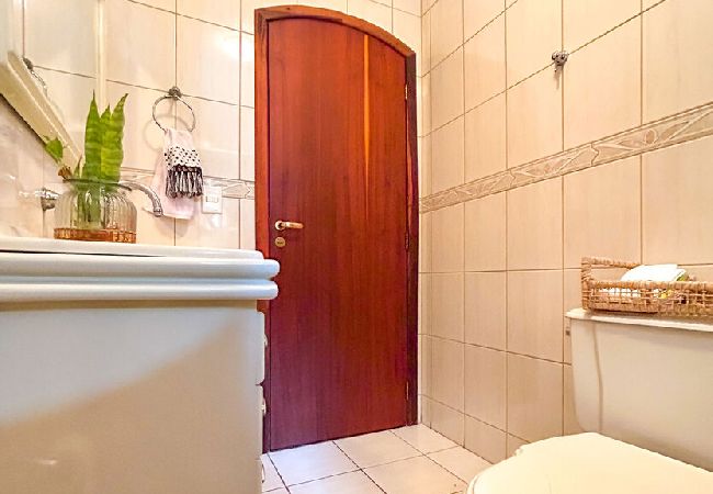 Casa em Atibaia - Chácara elegante com piscina e lazer em Atibaia/SP Casa em Atibaia - Chácara elegante com piscina e lazer em Atibaia/SP