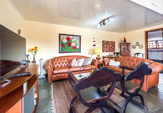 Casa em Atibaia - Chácara elegante com piscina e lazer em Atibaia/SP Casa em Atibaia - Chácara elegante com piscina e lazer em Atibaia/SP