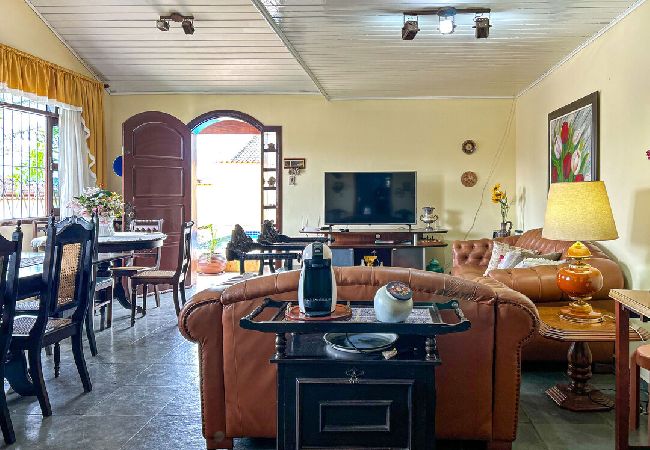 Casa em Atibaia - Chácara elegante com piscina e lazer em Atibaia/SP Casa em Atibaia - Chácara elegante com piscina e lazer em Atibaia/SP
