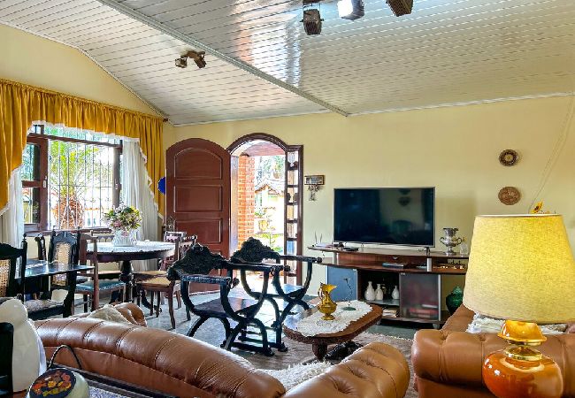Casa em Atibaia - Chácara elegante com piscina e lazer em Atibaia/SP Casa em Atibaia - Chácara elegante com piscina e lazer em Atibaia/SP