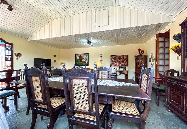 Casa em Atibaia - Chácara elegante com piscina e lazer em Atibaia/SP Casa em Atibaia - Chácara elegante com piscina e lazer em Atibaia/SP