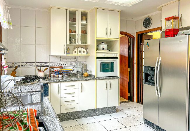 Casa em Atibaia - Chácara elegante com piscina e lazer em Atibaia/SP Casa em Atibaia - Chácara elegante com piscina e lazer em Atibaia/SP