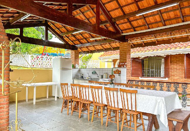 Casa em Atibaia - Chácara elegante com piscina e lazer em Atibaia/SP Casa em Atibaia - Chácara elegante com piscina e lazer em Atibaia/SP