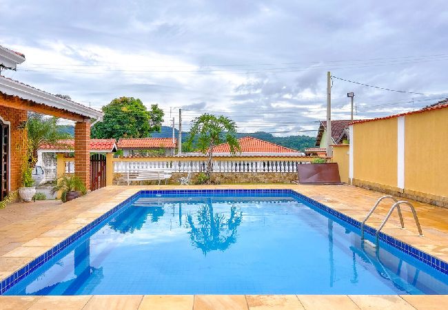 Casa em Atibaia - Chácara elegante com piscina e lazer em Atibaia/SP Casa em Atibaia - Chácara elegante com piscina e lazer em Atibaia/SP