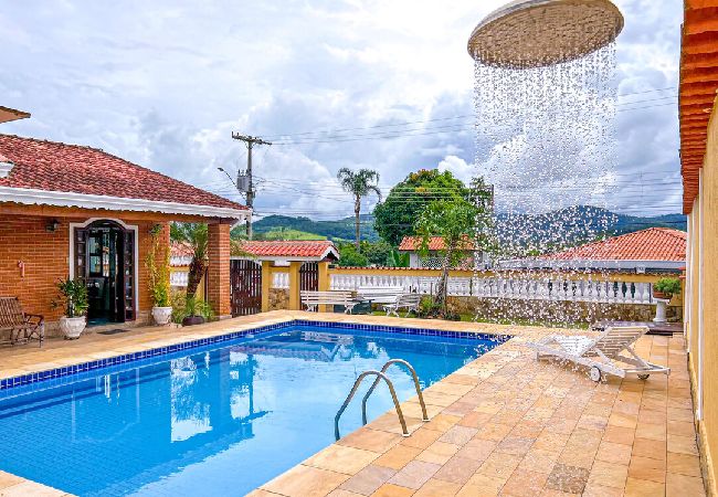 Casa em Atibaia - Chácara elegante com piscina e lazer em Atibaia/SP Casa em Atibaia - Chácara elegante com piscina e lazer em Atibaia/SP