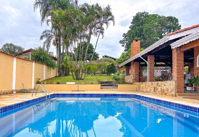 Casa em Atibaia - Chácara elegante com piscina e lazer em Atibaia/SP Casa em Atibaia - Chácara elegante com piscina e lazer em Atibaia/SP