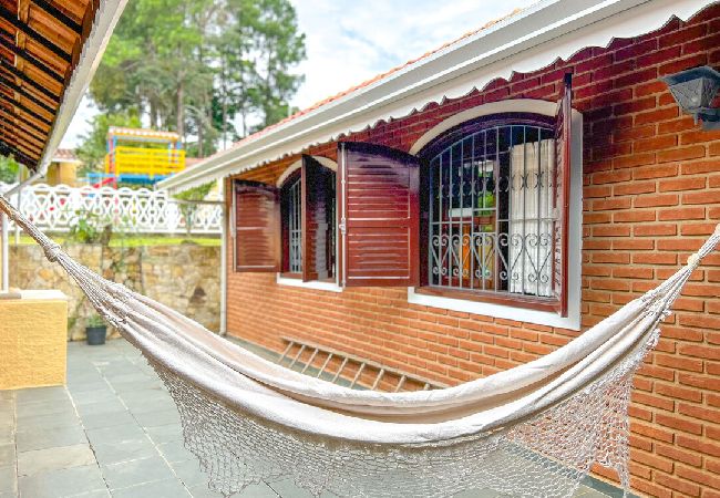 Casa em Atibaia - Chácara elegante com piscina e lazer em Atibaia/SP Casa em Atibaia - Chácara elegante com piscina e lazer em Atibaia/SP